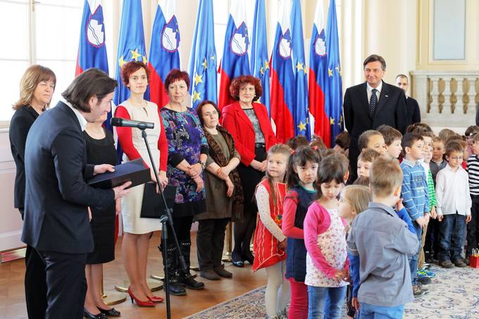 Ob obeležitvi praznovanja mednarodnega dneva knjig za otroke so Predsedniško palačo obiskali otroci ljubljanskega Vrtca Hansa Christiana Andersena, poimenovanega po velikem pravljičarju, ki se je rodil 2. aprila 1805